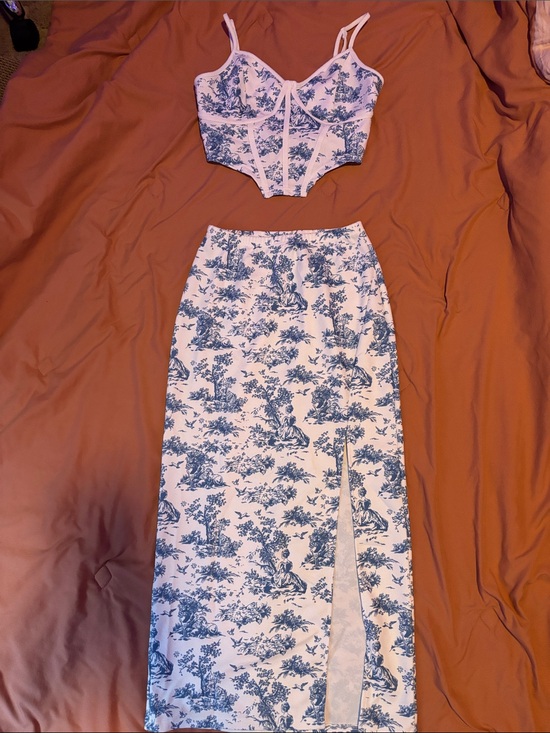 SHEIN Dresses & Skirts - SHEIN White and Blue Toile Midi Skirt Set with Front Slit